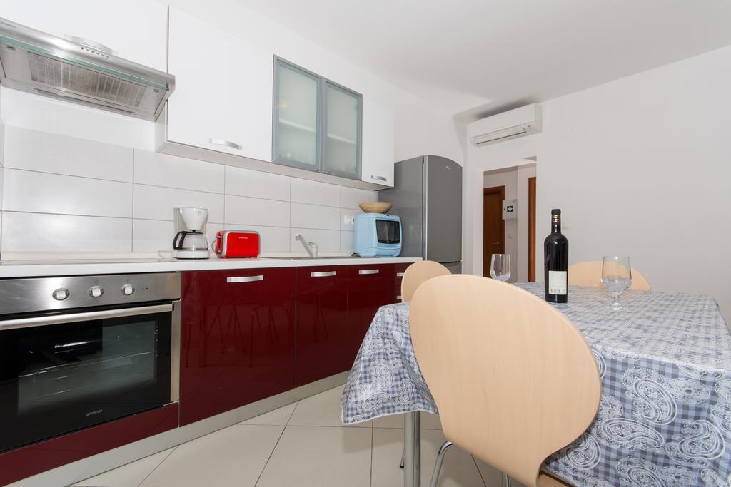 Apartment Lara Iva Trogir Exterior photo